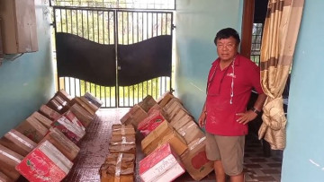 गएरातिको वर्षाले महावीर पुनलाई 'घाटा', त्रिपाल चुहेर ३ सय पुस्तक पानीमा चुर्लुम्मै